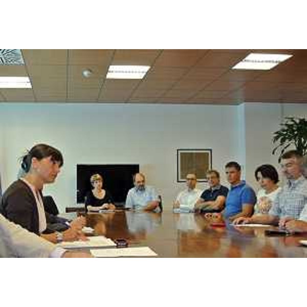 Debora Serracchiani (Presidente Friuli Venezia Giulia) al tavolo dell’incontro con i rappresentanti sindacali di Hypo Alpe Adria Bank. (Udine. 12/08/13)