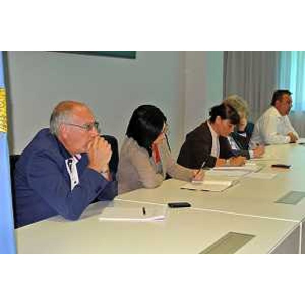 Debora Serracchiani (Presidente Friuli Venezia Giulia), Sara Vito (assessore regionale all’Ambiente, Energia e Montagna) e Dario Danese (direttore centrale Infrastrutture, Mobilità, Lavori pubblici) durante l’incontro sull’Alta Velocità/Alta Capacità ferroviaria. (Udine. 12/08/13)