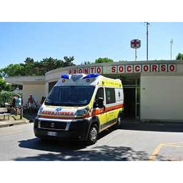 Ambulanza e pronto soccorso di Lignano Sabbiadoro. (Lignano Sabbiadoro, 16/08/13)