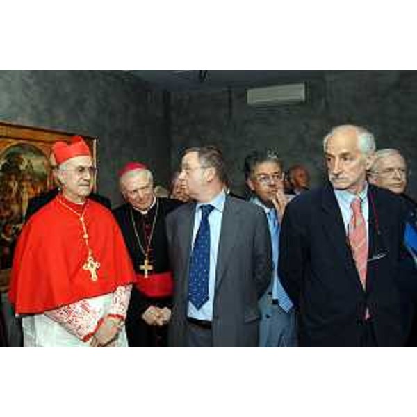 Roberto Antonaz (Assessore regionale all’istruzione, cultura, sport e pace) con Alessandro Tesini (Presidente del Consiglio Regionale), il card. Tarcisio Bertone (Segretario di Stato Vaticano) e Milos Budin (Sottosegretario al Commercio Internazionale) in occasione dell'inaugurazione a Illegio della mostra su "Apocalisse". (Illegio (Tolmezzo) 28/04/07)