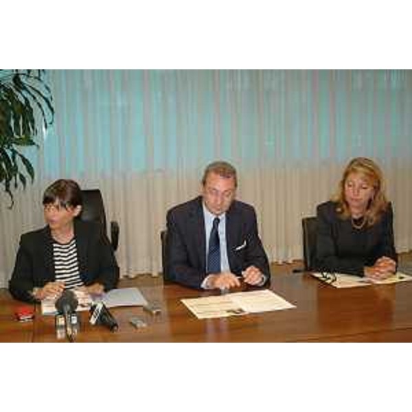 Maria Sandra Telesca (assessore regionale Salute e Politiche sociali) insieme al Vicepresidente Bolzonello e a Debora Serracchiani (Presidente Friuli Venezia Giulia) durante la conferenza stampa sul bilancio dei primi 100 giorni di attività della Giunta regionale. (Udine, 20/08/13)