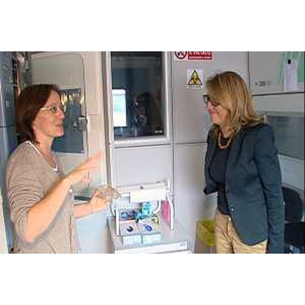 Maria Sandra Telesca (assessore regionale Salute e Politiche sociali) durante la sua visita al Centro Studi Fegato, nell’ospedale di Cattinara. (Trieste, 20/08/13)