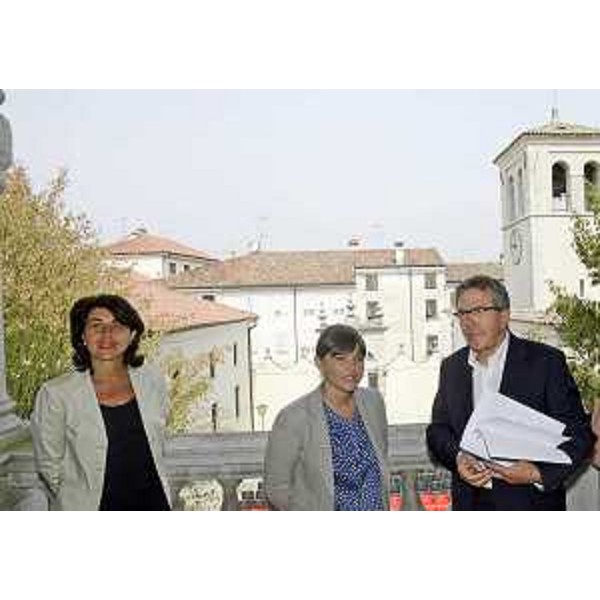 Mariagrazia Santoro (Assessore regionale Infrastrutture, Mobilità, Pianificazione territoriale, Lavori pubblici), Debora Serracchiani (Presidente Friuli Venezia Giulia) e Franco Tommasini (Sindaco Gradisca d'Isonzo) in Municipio. (Gradisca d'Isonzo 23/08/13)