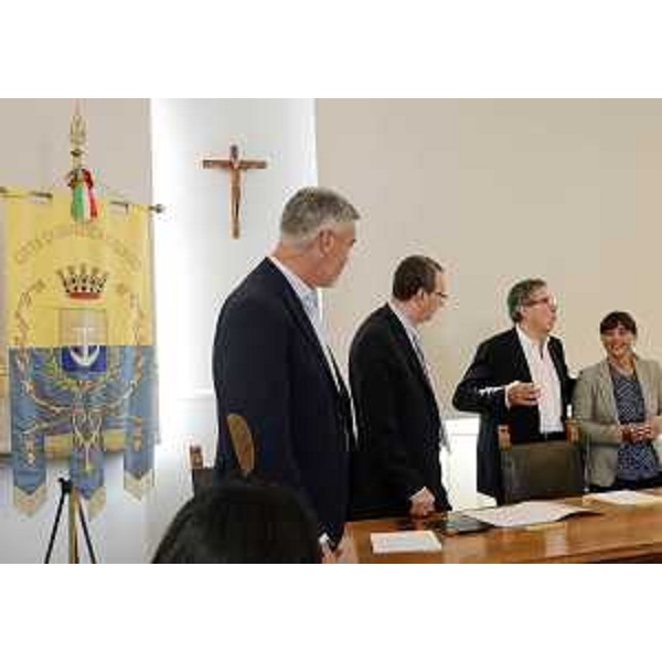 Franco Tommasini (Sindaco Gradisca d'Isonzo) dà il benvenuto a Debora Serracchiani (Presidente Friuli Venezia Giulia) e alla Giunta regionale del FVG, in Municipio. (Gradisca d'Isonzo 23/08/13)