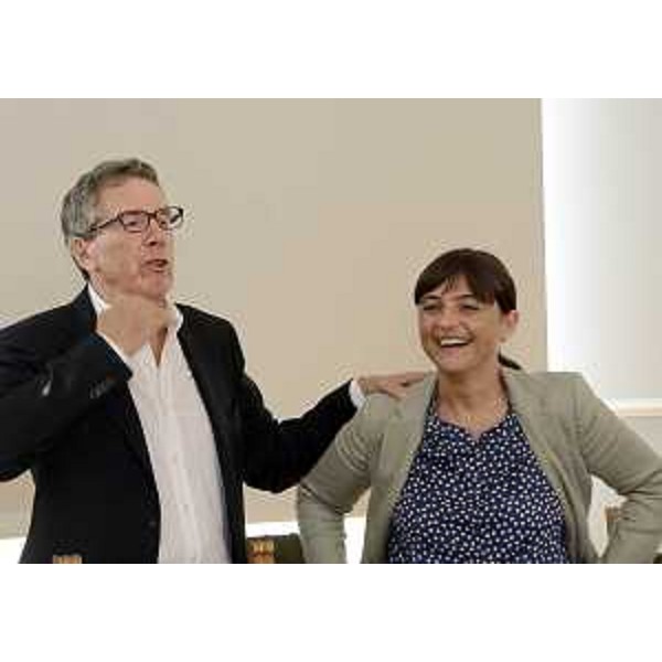 Franco Tommasini (Sindaco Gradisca d'Isonzo) dà il benvenuto a Debora Serracchiani (Presidente Friuli Venezia Giulia), in Municipio. (Gradisca d'Isonzo 23/08/13)