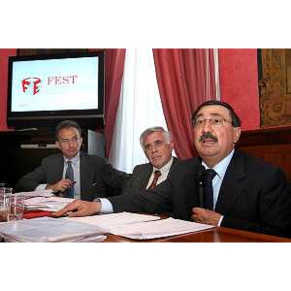 Vittorio Bo (Direttore Fest), Stefano Fantoni (Presidente Fest) e Fabio Mussi (Ministro Universita' e Ricerca) alla presentazione di FEST - Fiera dell'Editoria Scientifica che si svolgerà a Trieste dal 17 al 20 maggio 2007. (Roma 02/05/07)