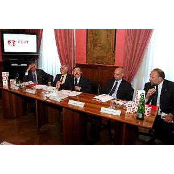Roberto Casolini (Assessore regionale al lavoro, formazione, università e ricercai) con Vittorio Bo (Direttore Fest), Stefano Fantoni (Presidente Fest), Fabio Mussi (Ministro Universita' e Ricerca) e Giuseppe Granieri (Esperto Editoria in Rete) alla presentazione di FEST - Fiera dell'Editoria Scientifica che si svolgerà a Trieste dal 17 al 20 maggio 2007. (Roma 02/05/07)