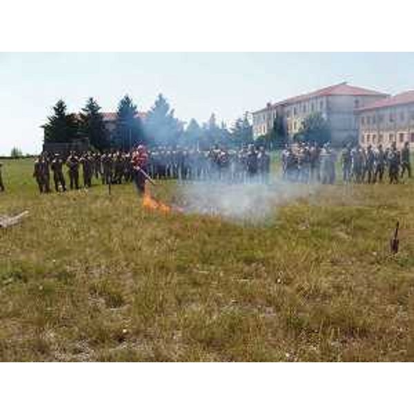 Concordato un Protocollo tra CFR-Corpo Forestale Regionale, servizio regionale AIB-Anti Incendi Boschivi ed Esercito Italiano per la gestione di eventuali incendi boschivi causati dall'uso di armi da fuoco nei poligoni di tiro militari. (29/08/13)