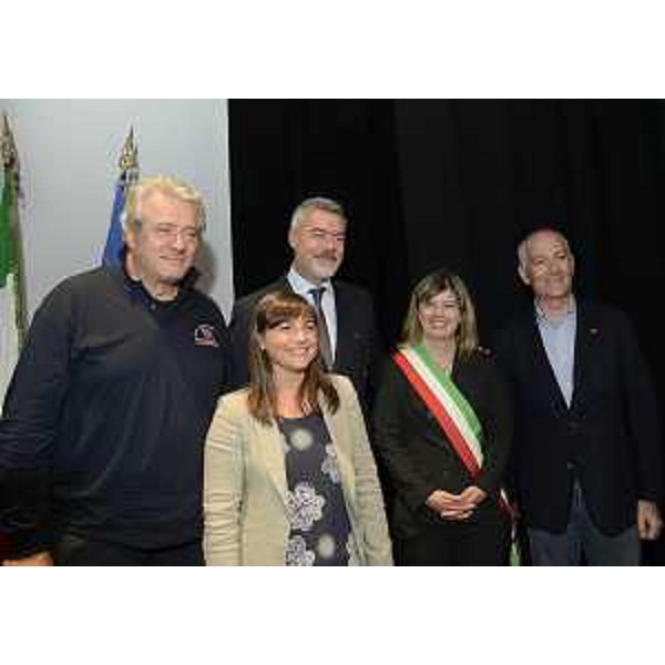 Guglielmo Berlasso (Direttore Protezione civile FVG), Paolo Panontin (Assessore regionale Protezione civile), Debora Serracchiani (Presidente Friuli Venezia Giulia), Isabella De Monte (Sindaco Pontebba) e Franco Gabrielli (Prefetto e capo Dipartimento Protezione civile nazionale). (Pontebba 29/08/13)