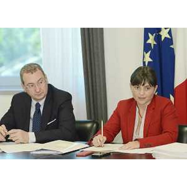 Sergio Bolzonello (Vicepresidente FVG e assessore regionale Attività produttive, Risorse rurali, agroalimentari e forestali) e Debora Serracchiani (Presidente Friuli Venezia Giulia) durante la riunione della Giunta regionale. (Udine 30/08/13)