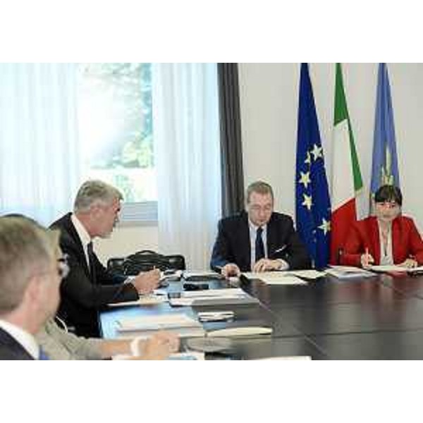 Paolo Panontin (Assessore regionale Funzione pubblica, Autonomie locali e Coordinamento Riforme, Protezione civile e Polizia locale e Sicurezza), Sergio Bolzonello (Vicepresidente FVG e assessore regionale Attività produttive, Risorse rurali, agroalimentari e forestali) e Debora Serracchiani (Presidente Friuli Venezia Giulia) durante la riunione della Giunta regionale. (Udine 30/08/13)