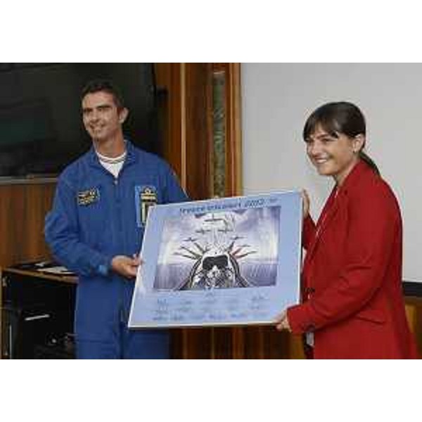 Jan Slangen (Comandante "Frecce Tricolori") e Debora Serracchiani (Presidente Friuli Venezia Giulia) alla Base aerea della PAN-Pattuglia Acrobatica Nazionale "Frecce Tricolori". (Rivolto 30/08/13)