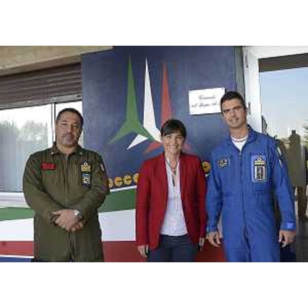 Stefano Tessaro (Comandante 2° Stormo Aeronautica Militare Rivolto), Debora Serracchiani (Presidente Friuli Venezia Giulia) e Jan Slangen (Comandante "Frecce Tricolori") alla Base aerea della PAN-Pattuglia Acrobatica Nazionale "Frecce Tricolori". (Rivolto 30/08/13)
