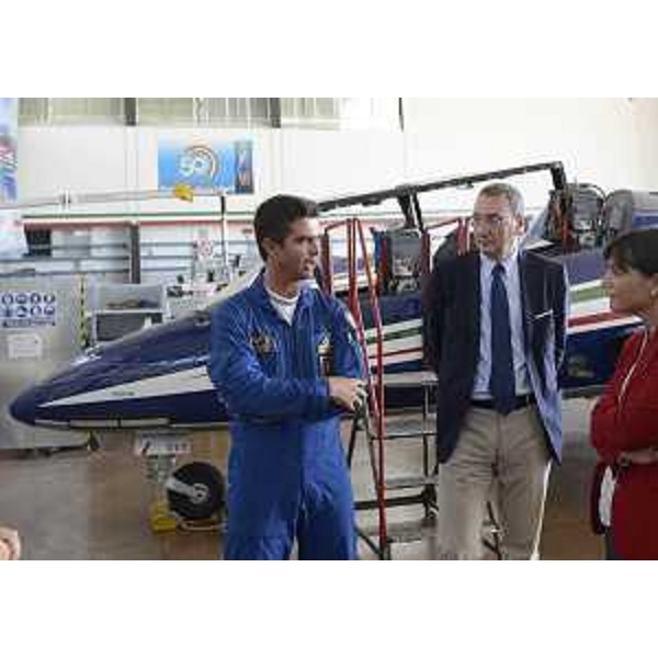 Jan Slangen (Comandante "Frecce Tricolori"), Sergio Bolzonello (Vicepresidente FVG) e Debora Serracchiani (Presidente Friuli Venezia Giulia) alla Base aerea della PAN-Pattuglia Acrobatica Nazionale "Frecce Tricolori". (Rivolto 30/08/13)