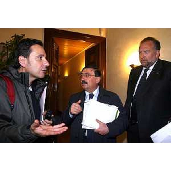 Roberto Cosolini (Assessore regionale al lavoro, formazione, università e ricerca), Mario Tozzi (Geologo) e Fabio Mussi (Ministro Universita' e Ricerca) alla presentazione di FEST - Fiera dell'Editoria Scientifica che si svolgerà a Trieste dal 17 al 20 maggio 2007. (Roma 02/05/07)