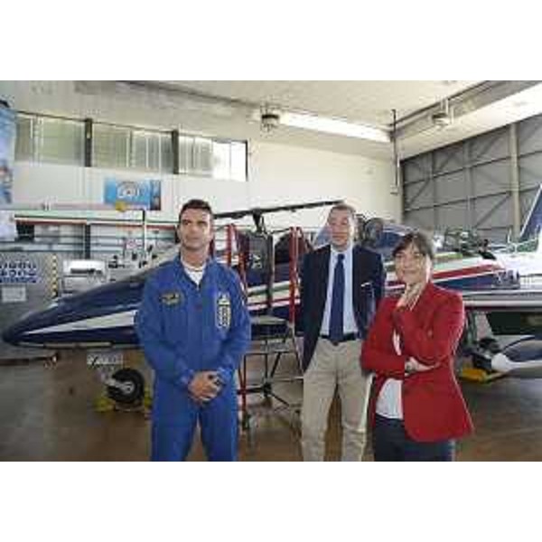 Jan Slangen (Comandante "Frecce Tricolori"), Sergio Bolzonello (Vicepresidente FVG) e Debora Serracchiani (Presidente Friuli Venezia Giulia) alla Base aerea della PAN-Pattuglia Acrobatica Nazionale "Frecce Tricolori". (Rivolto 30/08/13)