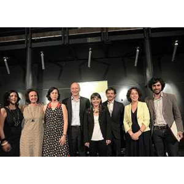 Constanza Macras (Regista e coreografa), Alberto Bevilacqua (Presidente CSS Teatro stabile di innovazione del FVG), Debora Serracchiani (Presidente Friuli Venezia Giulia), Vincenzo Martines (Consigliere regionale) e partner della XXII edizione de "L'Ecole des Maîtres. Corso internazionale itinerante di perfezionamento teatrale". (Udine 02/09/13)