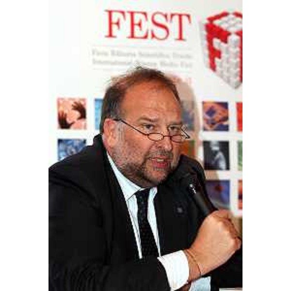 Roberto Cosolini (Assessore regionale al lavoro, formazione, università e ricerca) alla presentazione di FEST - Fiera dell'Editoria Scientifica che si svolgerà a Trieste dal 17 al 20 maggio 2007. (Roma 02/05/07)