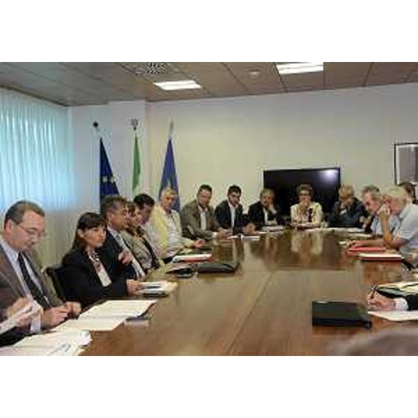Debora Serracchiani (Presidente Friuli Venezia Giulia) ad un incontro sul Consorzio per lo Sviluppo industriale della Zona dell'Aussa-Corno con sindaci e rappresentanti della Provincia di Udine, della CCIAA di Udine, della Confindustria di Udine e del Consorzio. (Udine 02/09/13)