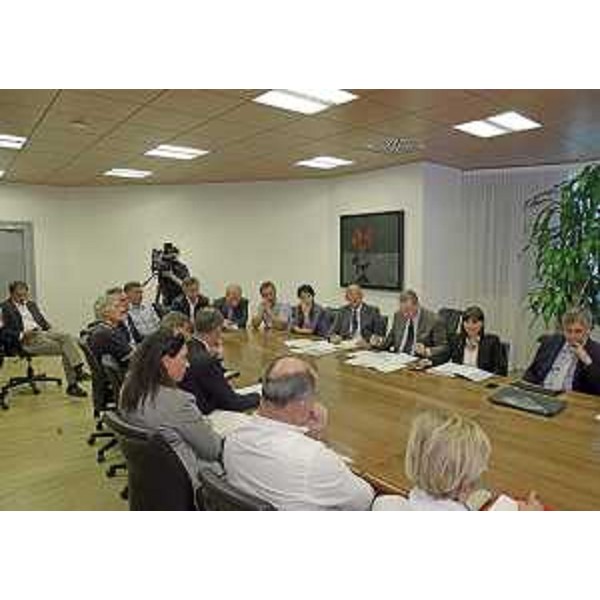 Debora Serracchiani (Presidente Friuli Venezia Giulia) ad un incontro sul Consorzio per lo Sviluppo industriale della Zona dell'Aussa-Corno con sindaci e rappresentanti della Provincia di Udine, della CCIAA di Udine, della Confindustria di Udine e del Consorzio. (Udine 02/09/13)