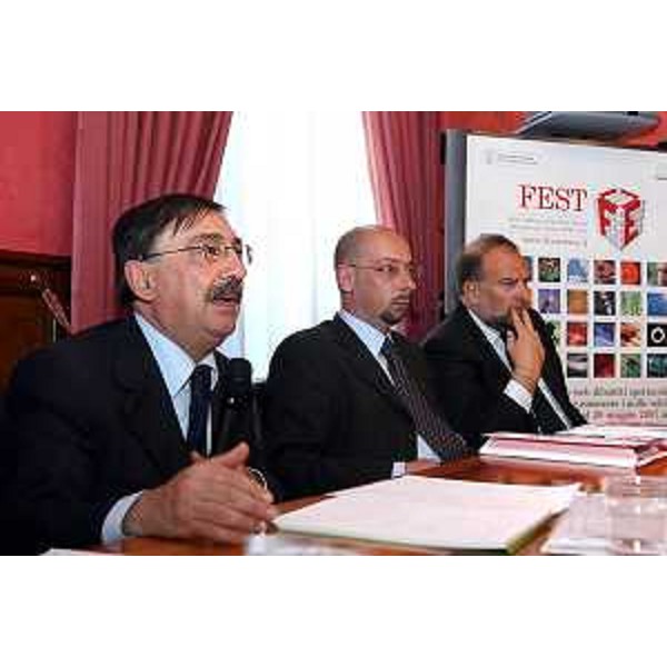 Roberto Casolini (Assessore regionale al lavoro, formazione, università e ricerca) con Fabio Mussi (Ministro Universita' e Ricerca) e Giuseppe Granieri (Esperto Editoria in Rete) alla presentazione di FEST - Fiera dell'Editoria Scientifica che si svolgerà a Trieste dal 17 al 20 maggio 2007. (Roma 02/05/07)