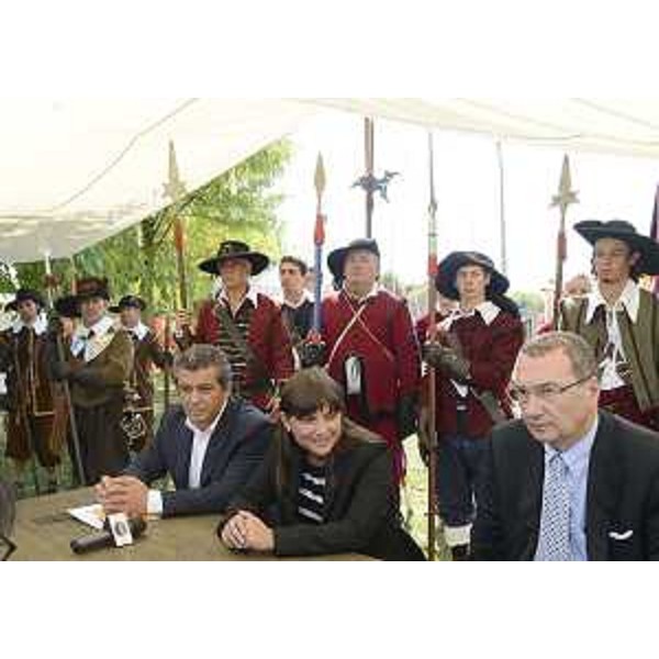 Francesco Martines (Sindaco Palmanova), Debora Serracchiani (Presidente Friuli Venezia Giulia) e Sergio Bolzonello (Vicepresidente FVG e assessore regionale Attività produttive) alla conferenza stampa di presentazione della XXXVII Rievocazione storica. (Palmanova 06/09/13)