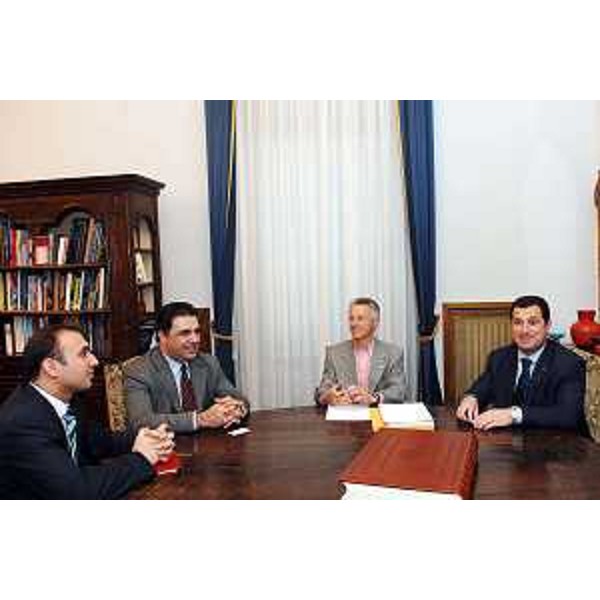 Riccardo Illy (Presidente Regione Friuli Venezia Giulia) con Franco Iacop (Assessore regionale per le relazioni internazionali, comunitarie e autonomie locali) e Emil Zulfgar Karimov (Ambasciatore della Repubblica dell'Azerbaijan in Italia) ritratti in occasione del loro incontro. (Trieste 02/05/07)