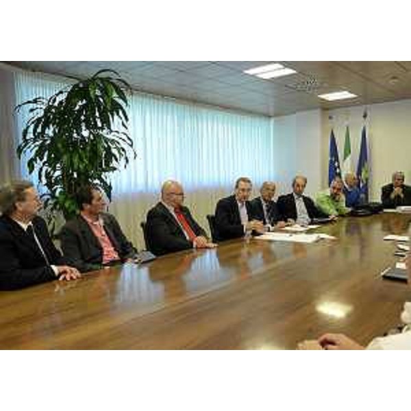 Sergio Bolzonello (Vicepresidente FVG e assessore regionale Attività produttive, Risorse rurali, agroalimentari e forestali) durante l'incontro sulle prospettive per il turismo invernale della stagione 2013/2014, con sindaci, Promotur, turismoFVG ed ERSA. (Udine 12/09/13)
