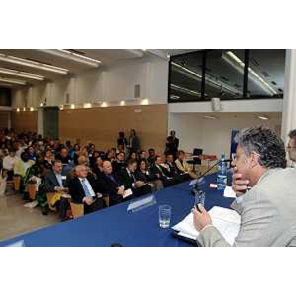 Roberto Antonaz (Assessore regionale all’istruzione, cultura, sport e pace) ritratto in occasinoe della prima 'Conferenza regionale sull' Immigrazione'. (Pordenone 04/05/07)