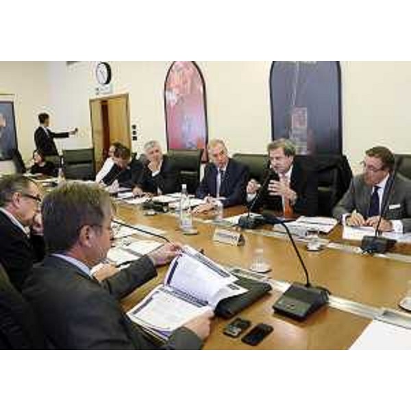 Francesco Peroni (Assessore regionale Finanze, Patrimonio, Coordinamento e Programmazione Politiche economiche e comunitarie) ed Edi Snaidero (Presidente Friulia S.p.A.) in I Commissione consiliare. (Trieste 17/09/13)