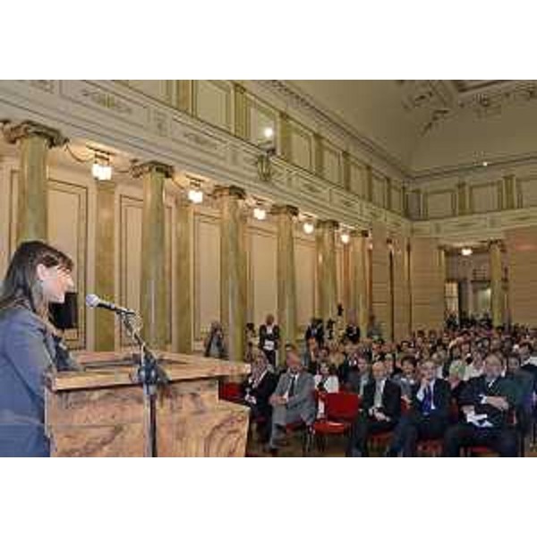Debora Serracchiani (Presidente Friuli Venezia Giulia) interviene alla presentazione del "Report di mandato #2", bilancio sui primi due anni di attività dell'Amministrazione Cosolini al Comune di Trieste, al Teatro Verdi. (Trieste 17/09/13)