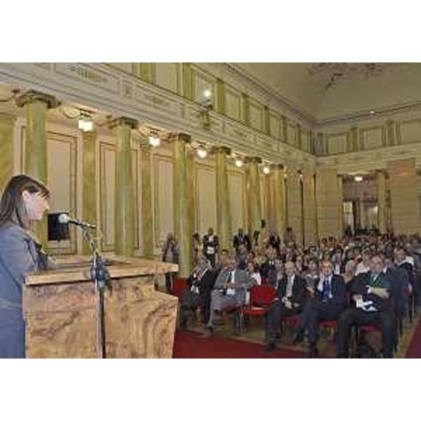 Debora Serracchiani (Presidente Friuli Venezia Giulia) interviene alla presentazione del "Report di mandato #2", bilancio sui primi due anni di attività dell'Amministrazione Cosolini al Comune di Trieste, al Teatro Verdi. (Trieste 17/09/13)
