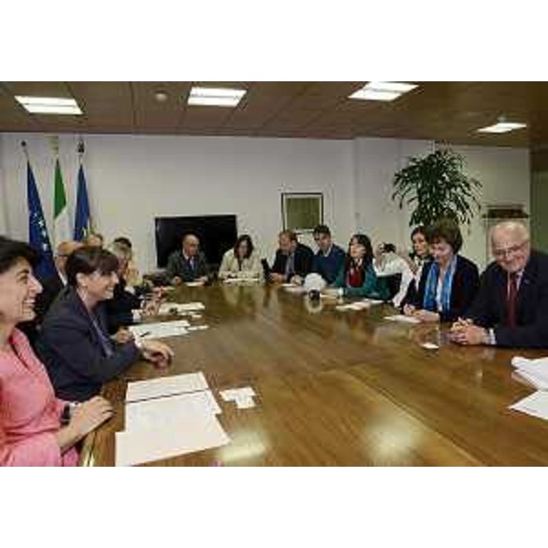 Mariagrazia Santoro (Assessore Infrastrutture, Mobilità, Pianificazione territoriale, Lavori pubblici, Università) e Debora Serracchiani (Presidente Friuli Venezia Giulia) incontrano Franz Pacher (Presidente CCIAA Carinzia / WKO-Wirtschaftskammer Kärnten) e la delegazione carinziana. (Udine 18/09/13)