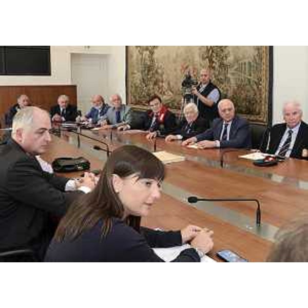 Roberto Machella (Presidente "MHC-Military Historical Center") e Debora Serracchiani (Presidente Friuli Venezia Giulia) alla presentazione di "Albo d'Oro". (Trieste 19/09/13)