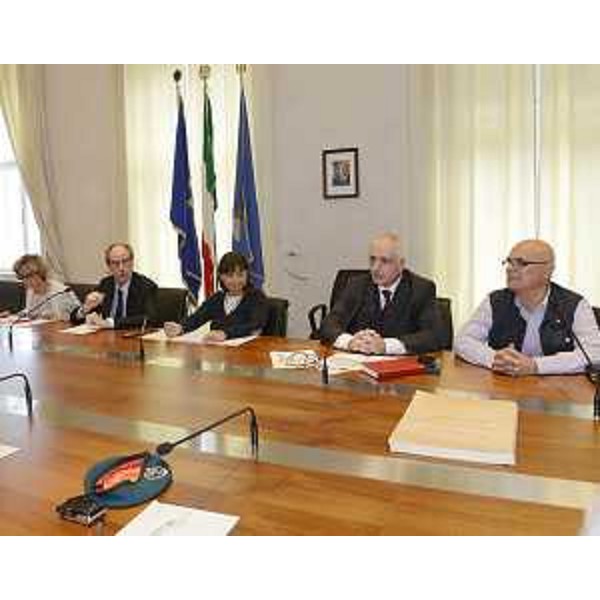 Gianni Torrenti (Assessore regionale Cultura), Debora Serracchiani (Presidente Friuli Venezia Giulia) e Roberto Machella (Presidente "MHC-Military Historical Center") alla presentazione di "Albo d'Oro". (Trieste 19/09/13)