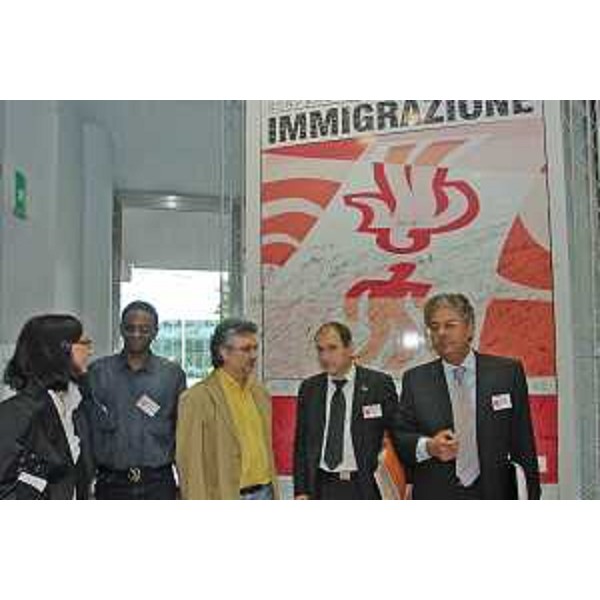 Roberto Antonaz (Assessore regionale all’istruzione, cultura, sport e pace) con Paolo Ferrero (Ministro della Solidarietà Sociale) ritratti in occasinoe della prima 'Conferenza regionale sull' Immigrazione'. (Pordenone 05/05/07)