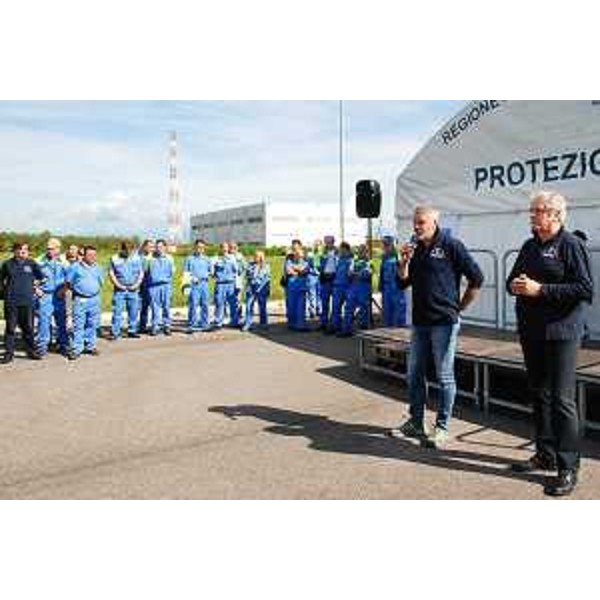Paolo Panontin (Assessore regionale Protezione civile) e Guglielomo Berlasso (Direttore Protezione civile FVG) ringraziano gli operatori italiani e carinziani per il lavoro di spegnimento degli incendi che hanno interessato il FVG quest'estate. (Palmanova 21/09/13)