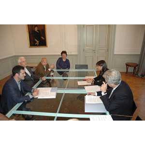 Debora Serracchiani (Presidente Friuli Venezia Giulia) e Matteo Cernigoi (Segretario generale UGL FVG e commissario UTL Trieste) siglano il "Protocollo sulla politica regionale della concertazione", nella sede della Regione FVG. (Trieste 23/09/13)