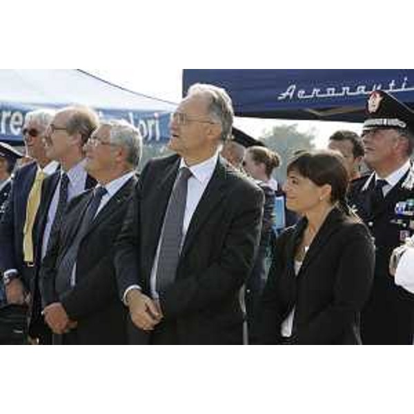 Gianni Torrenti (Assessore regionale Cultura), Ivo Salemme (Prefetto Udine), Mario Mauro (Ministro Difesa) e Debora Serracchiani (Presidente Friuli Venezia Giulia). [Aerobase di Rivolto (Codroipo) 24/09/13]