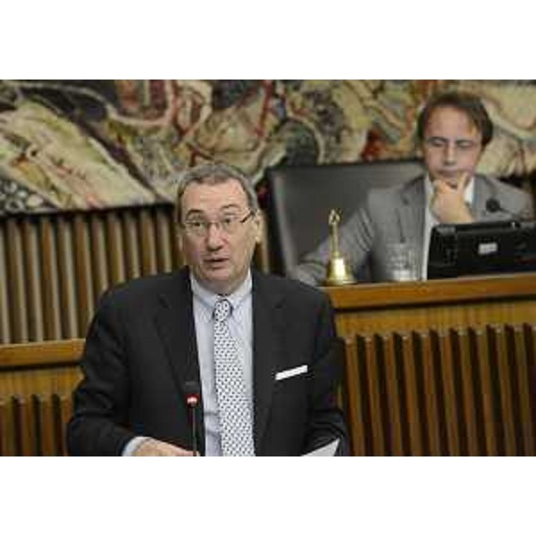 Sergio Bolzonello (Vicepresidente FVG e assessore regionale Attività produttive, Commercio, cooperazione, Risorse agricole e forestali) nell'Aula del Consiglio regionale. (Trieste 24/09/13)