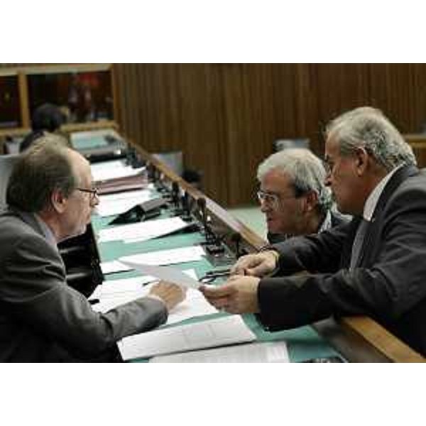 Gianni Torrenti (Assessore regionale Cultura, Sport e Solidarietà) con i consiglieri regionali Franco Codega e Rodolfo Ziberna, in Consiglio regionale. (Trieste 25/09/13)