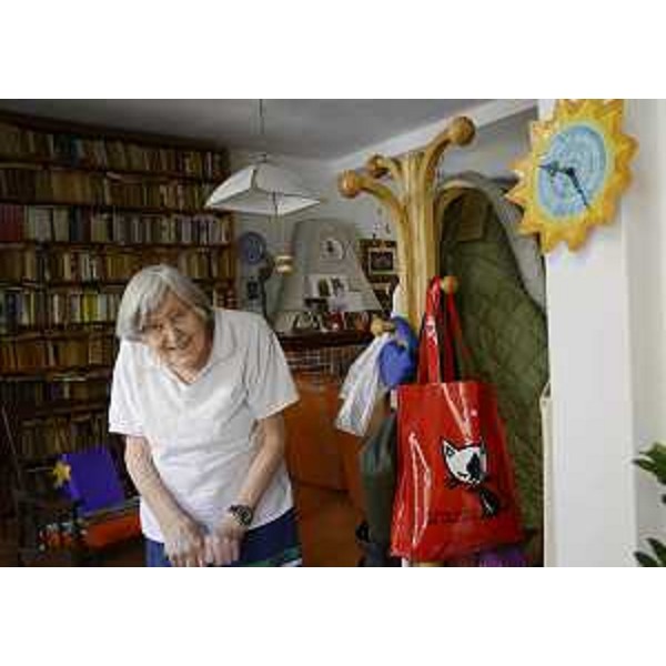 Margherita Hack, astrofisica scomparsa il 29 giugno 2013, ritratta nella sua casa a Trieste