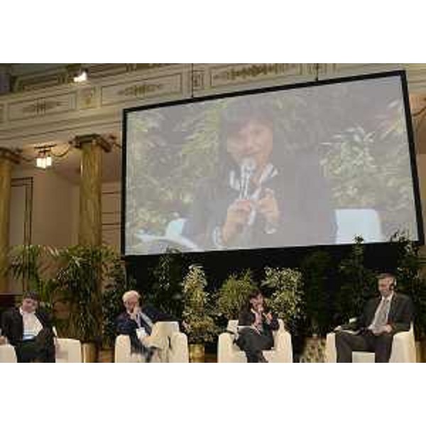 Intervento di Debora Serracchiani (Presidente Friuli Venezia Giulia) alla Tavola rotonda "Un grande porto dell'Alto Adriatico?", al Ridotto del Teatro Verdi. (Trieste 28/09/13)