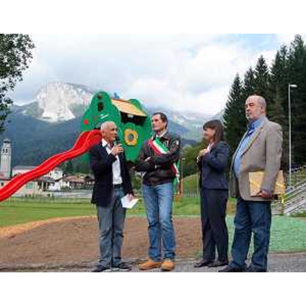 Debora Serracchiani (Presidente Friuli Venezia Giulia) alla consegna della "Bandiera Verde 2013" di Legambiente all'Azienda Legnolandia. (Forni di Sopra 28/09/13)