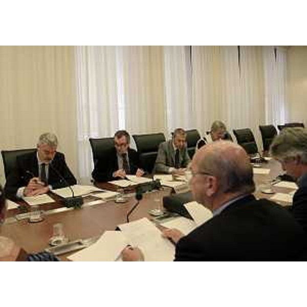 Paolo Panontin (Assessore regionale Autonomie locali) e Renzo Liva (Consigliere regionale, presidente I Commissione) in I Commissione consiliare riunita per l'approvazione del ddl che chiarisce ai Comuni la gestione delle partite di compensazione dei maggiori e minori gettiti IMU e TARES. (Trieste 30/09/13)