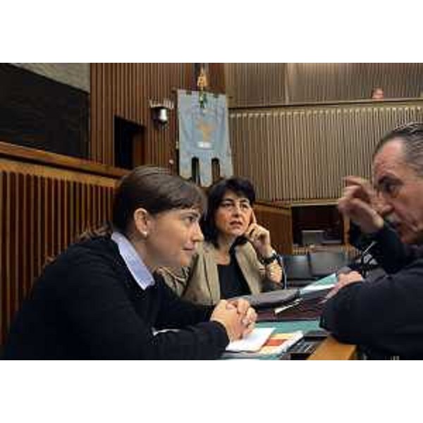 Debora Serracchiani (Presidente Friuli Venezia Giulia), Mariagrazia Santoro (Assessore regionale Infrastrutture) e Renzo Liva (Consigliere regionale, presidente I Commissione) nell'Aula del Consiglio regionale. (Trieste 30/09/13)