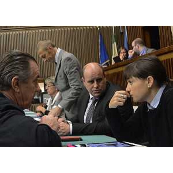 I consiglieri regionali Renzo Liva (Presidente I Commissione) e Vittorino Boem (Presidente IV Commissione) e Debora Serracchiani (Presidente Friuli Venezia Giulia) nell'Aula del Consiglio regionale. (Trieste 30/09/13)