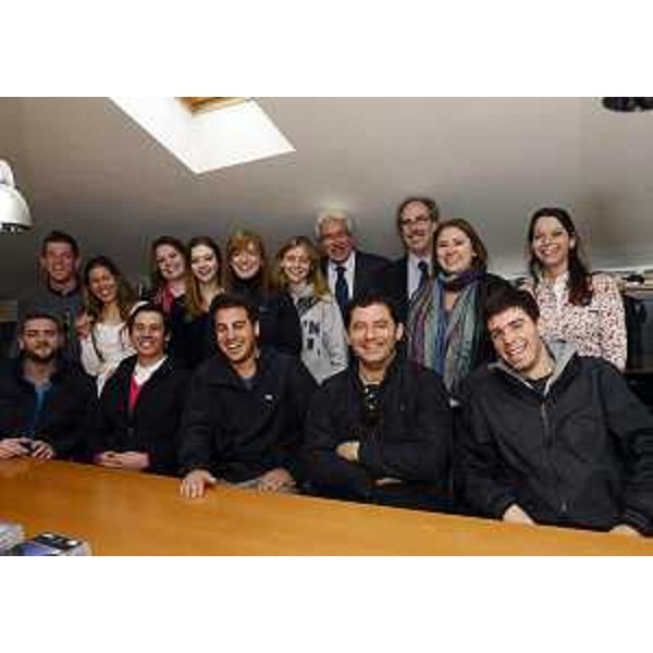 Dario Locchi (Presidente Associazione Giuliani nel Mondo) e Gianni Torrenti (Assessore regionale Cultura, Sport e Solidarietà) con il gruppo di figli di emigrati giuliani. (Trieste 04/10/13)
