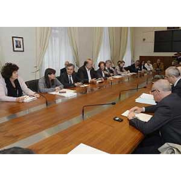 Loredana Panariti (Assessore regionale Lavoro), Debora Serracchiani (Presidente Friuli Venezia Giulia), Francesco Peroni (Assessore regionale Finanze) e Roberto Cosolini (Sindaco Trieste) al Tavolo sulla Ferriera di Servola (TS). (Trieste 07/10/13)