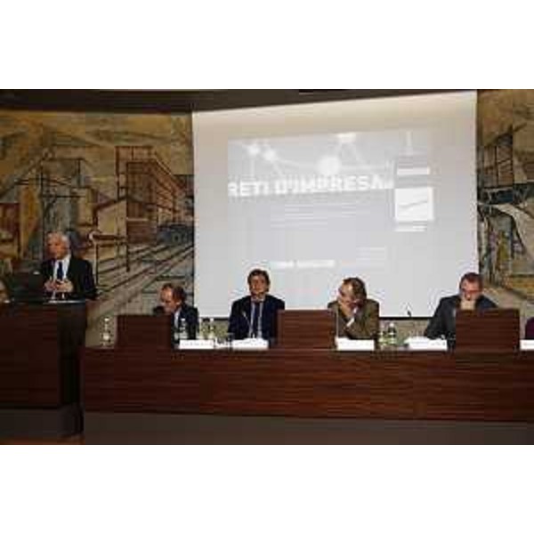 Intervento di Massimo Bray (Ministro Beni e Attività culturali e turismo) alla tavola rotonda "Reti d'impresa nel turismo", nella Sala Valduga della CCIAA, presente Sergio Bolzonello (Vicepresidente FVG e assessore regionale Attività produttive). (Udine 10/10/13)